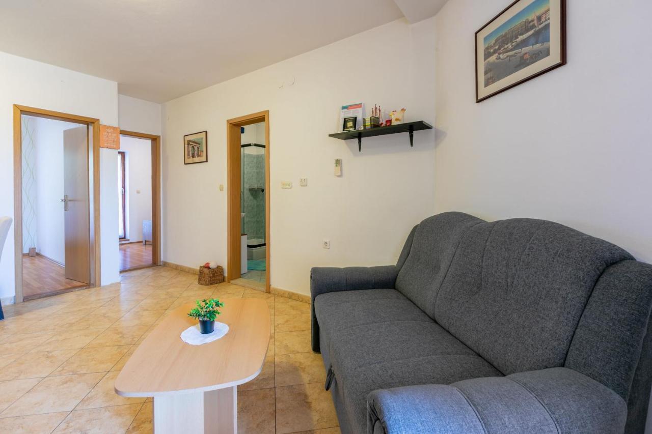 Apartments Armando Fažana Екстериор снимка